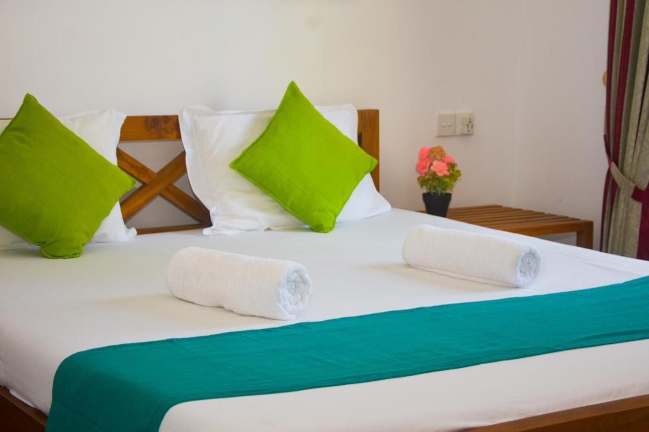 Di Sicuro Tourist Inn ฮิกคาดูวา ภายนอก รูปภาพ